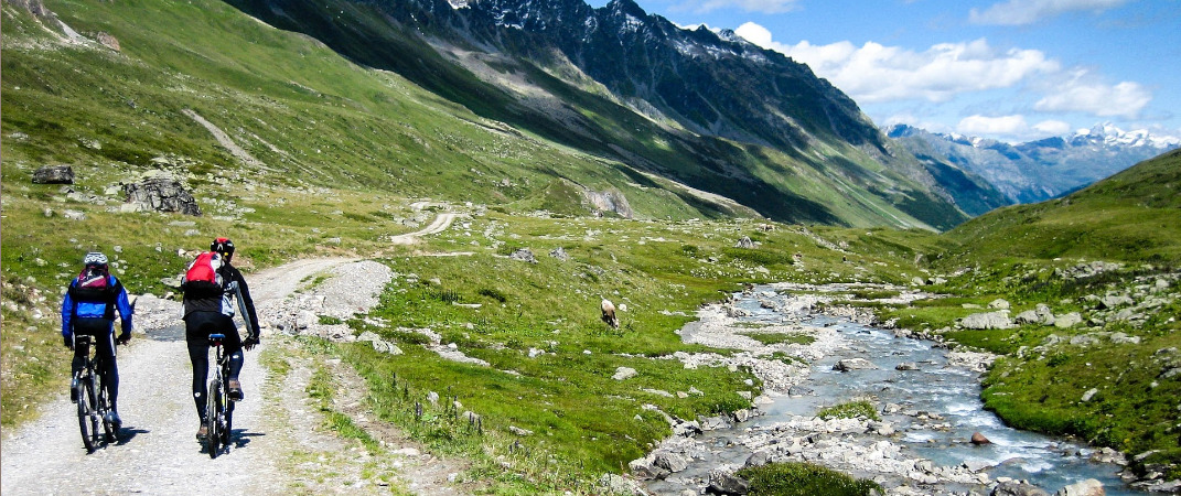 Überholen Mountainbiker